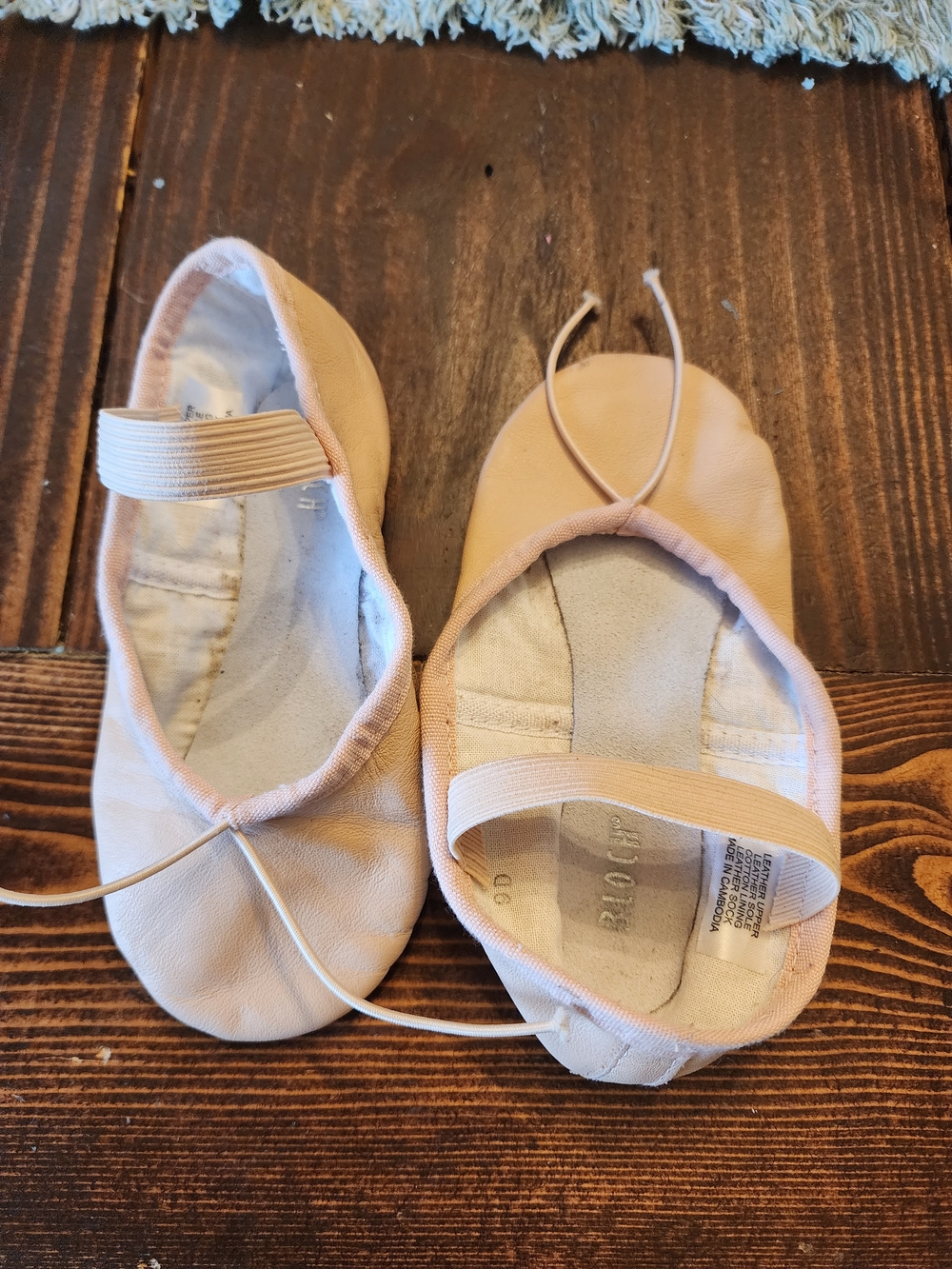 Children's Ballet Slippers in Light Pink - Elastic Strap Size 9 WIDE